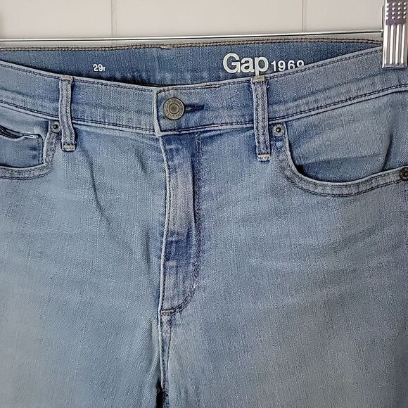 Skinny light was jean with distressed hem - Picture 2 of 4